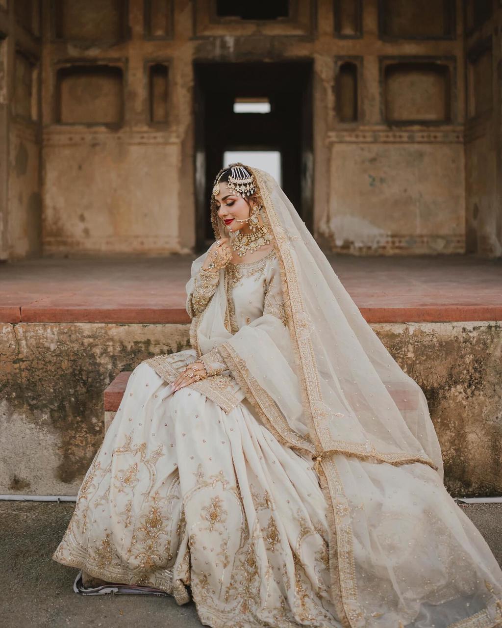 Mahawajahat Chiffon Suit-White-Chiffon-Maxi-Aarasta