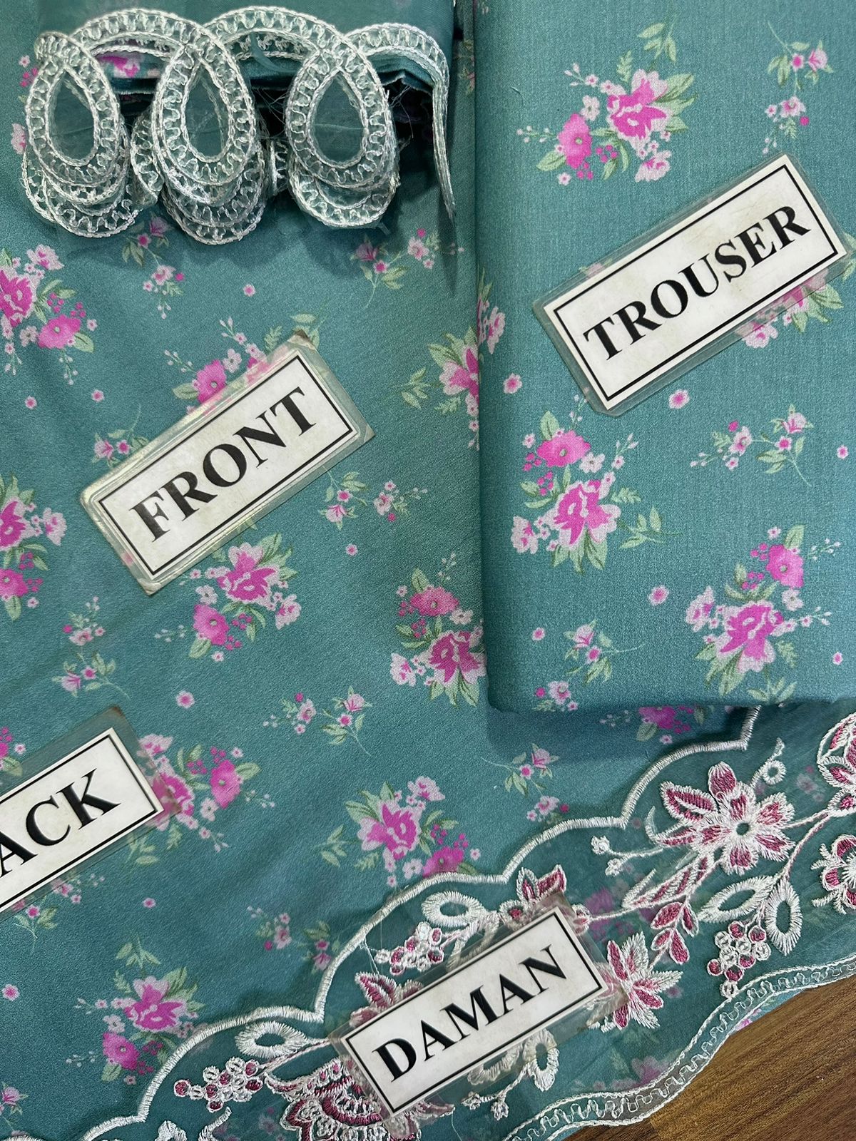 Afrozeh Lawn Suit-Aarasta