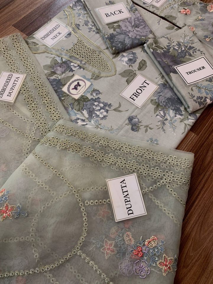 Baroque Lawn Suit-Aarasta