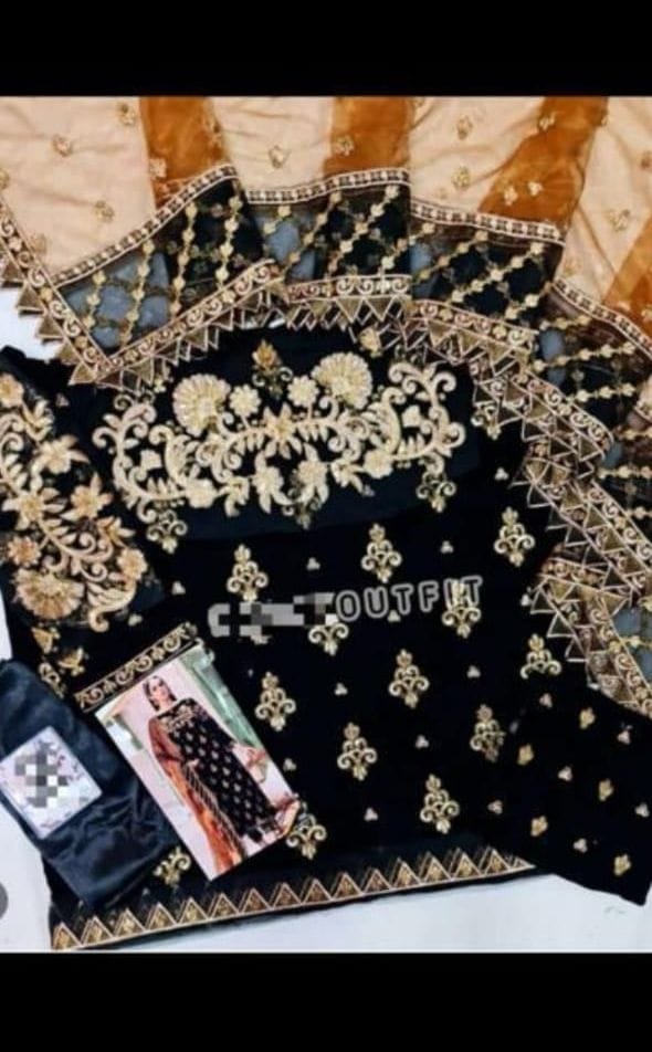 Emaan Adeel Velvet Suit-Aarasta