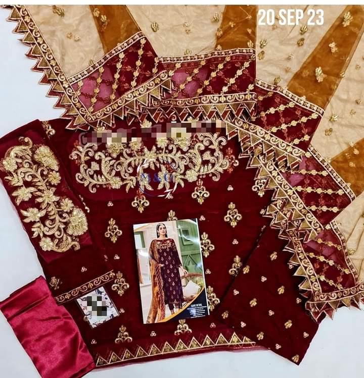 Emaan Adeel Velvet Suit-Aarasta