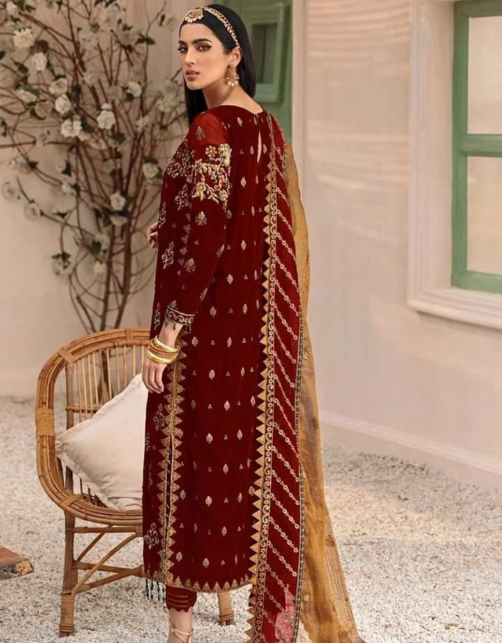 Emaan Adeel Velvet Suit-Aarasta