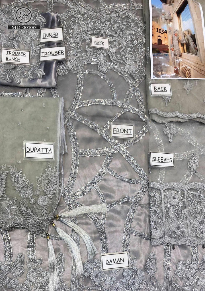 Erum Khan Net Suit-Aarasta