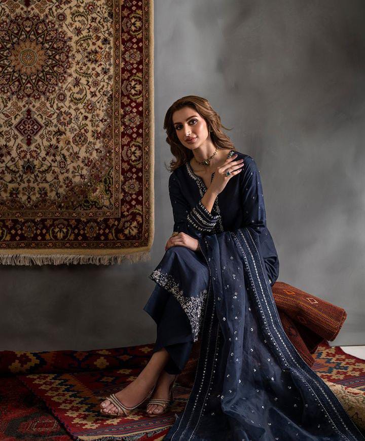 Iznik Silk Suit-Aarasta