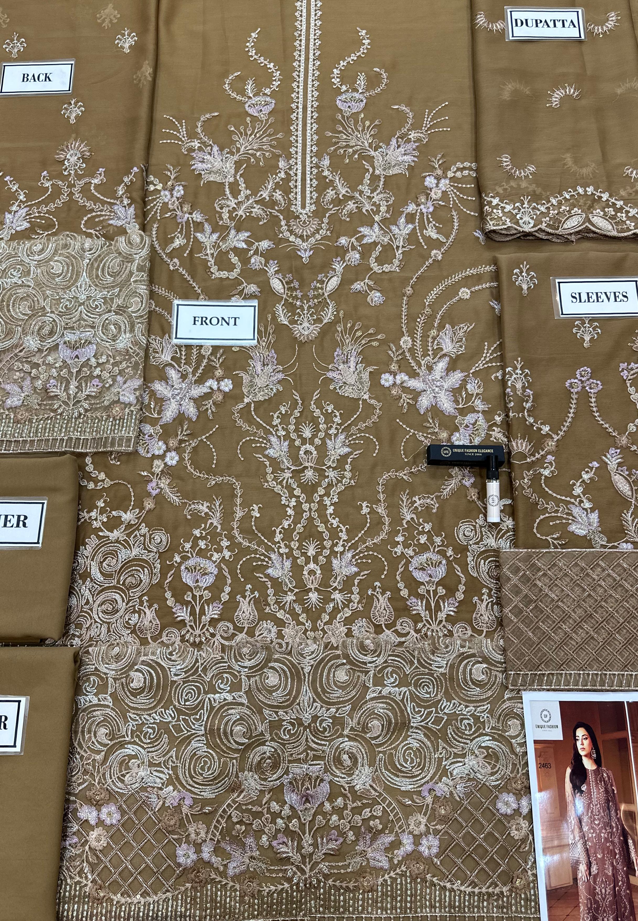 Laavish Chiffon Suit-Aarasta