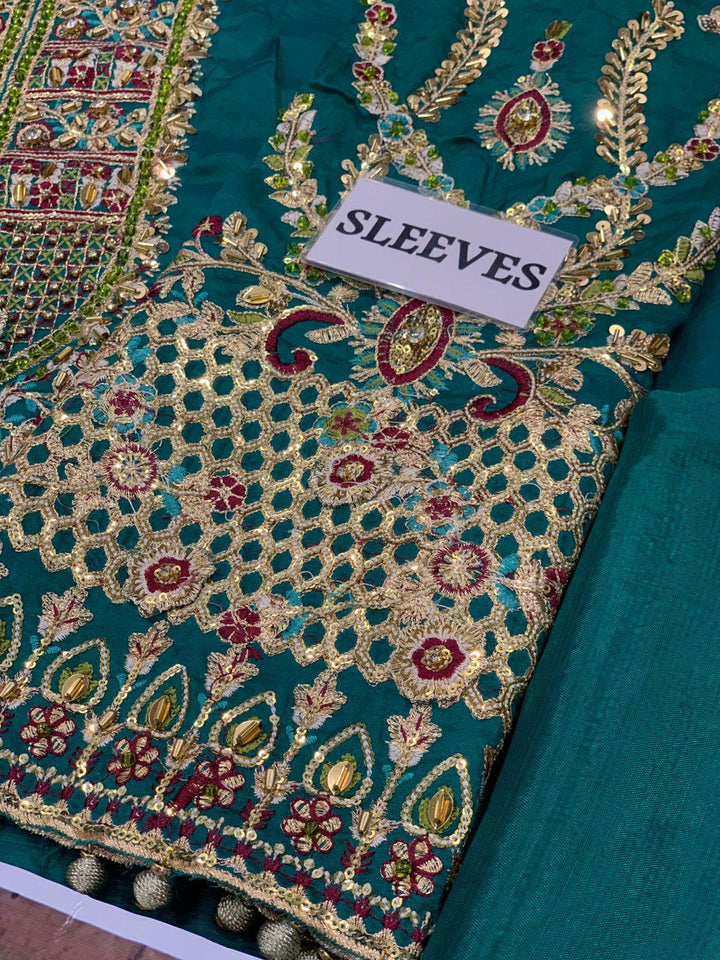 Kubra Khan Silk Suit-Aarasta