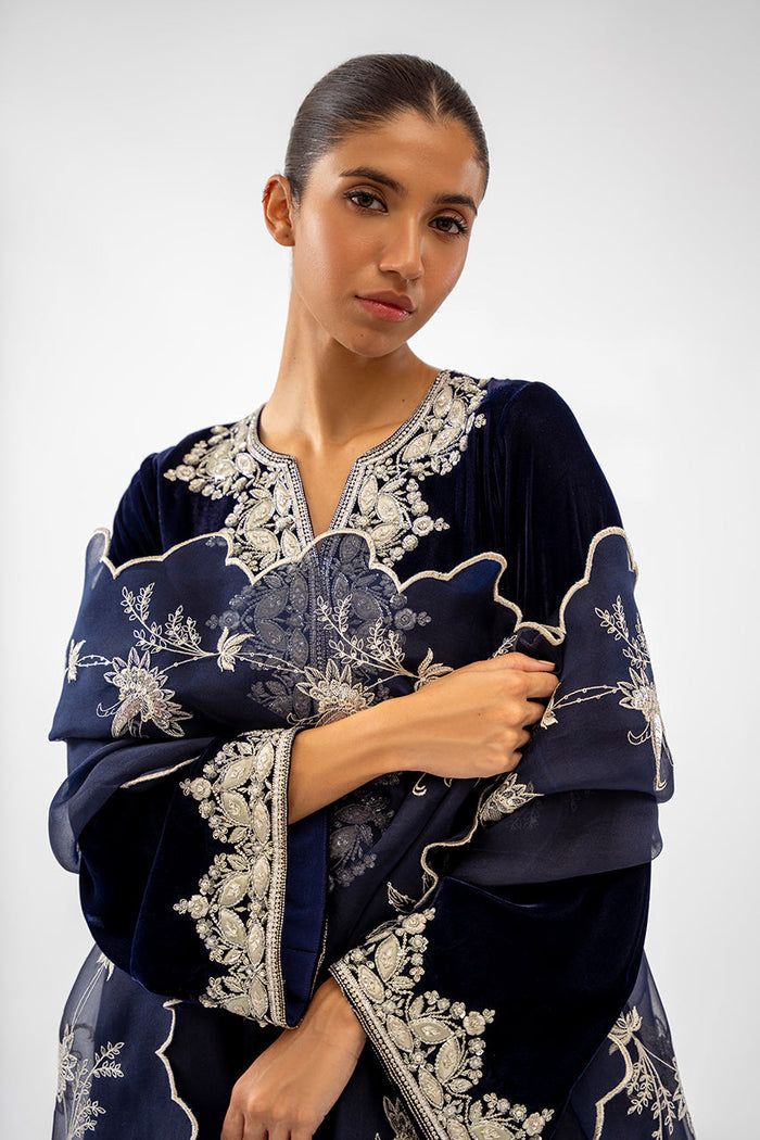 Sania Maskatiya Velvet Suit-Aarasta